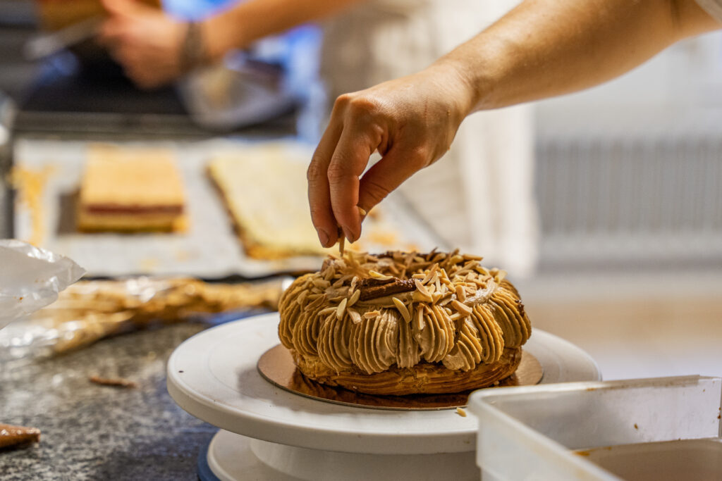 Watterlot pâtisserie boulangerie Saint Valéry sur Somme Paris Brest amande noisette préparation